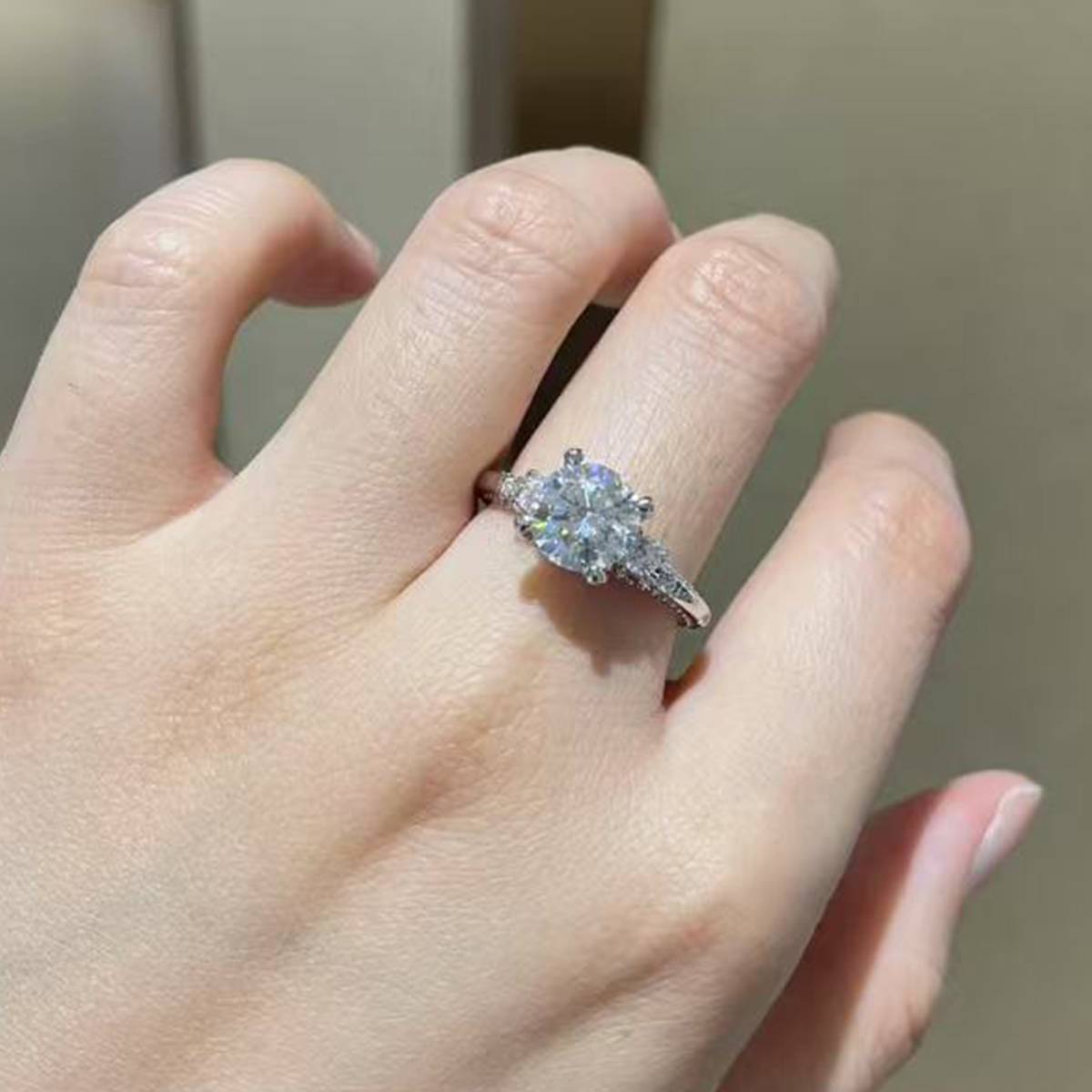 单头女戒S925银镀白金定制选款主石莫桑钻2.0ct/副石高碳钻